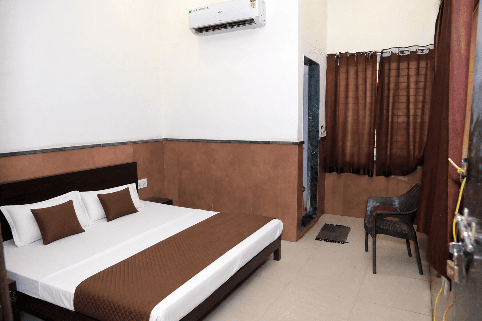 AC Deluxe Room